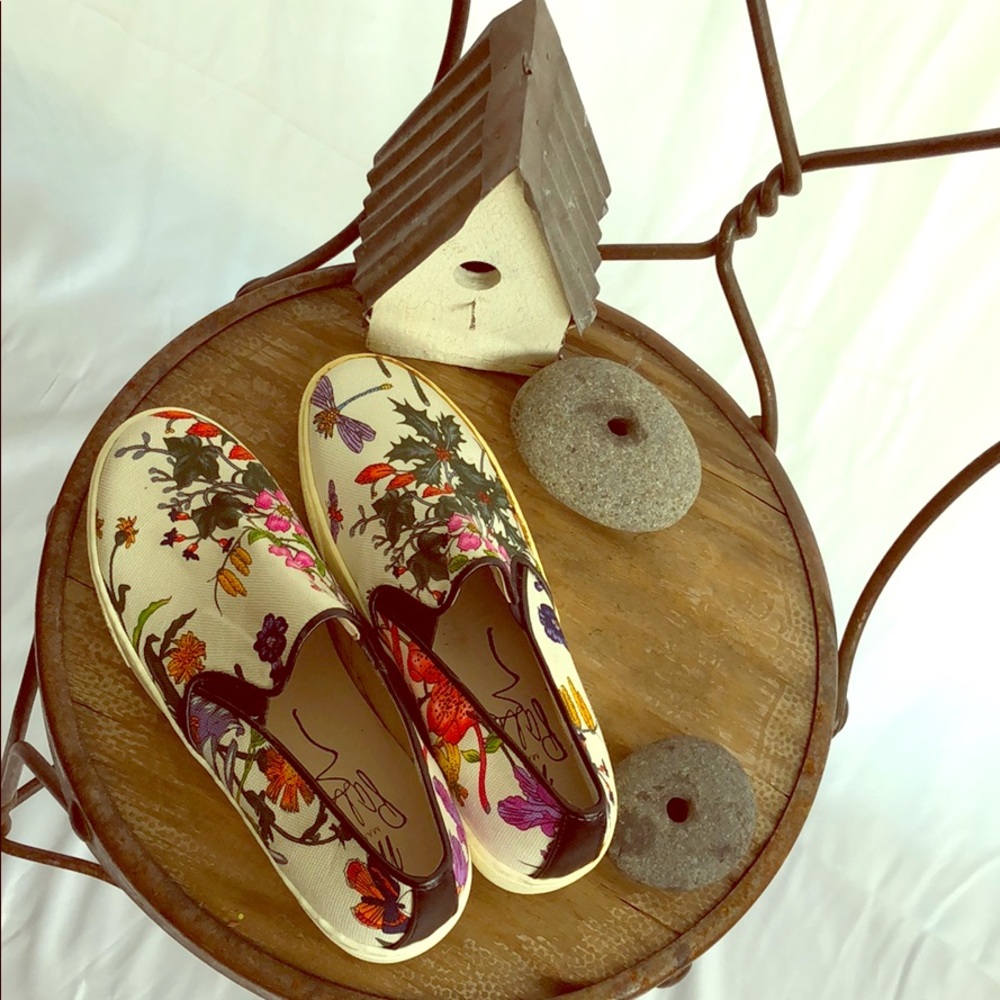 Flower shoes